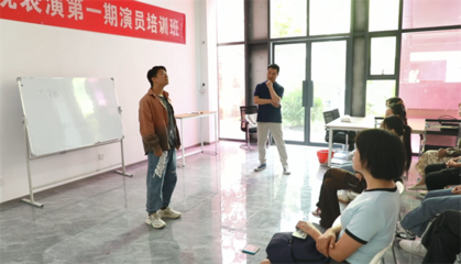 都勻影視攝制服務(wù)機(jī)構(gòu)（都勻影視版權(quán)服務(wù)中心）正式揭牌成立，助力區(qū)域影視產(chǎn)業(yè)專業(yè)化發(fā)展